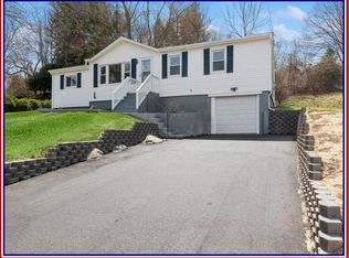 7 Arrowhead Dr, Ledyard, CT 06339