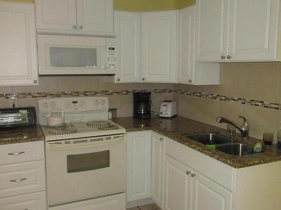 3rd image of 3219 Redwood Ln