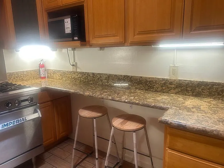 2823 Hyperion Ave #B — Photo 8