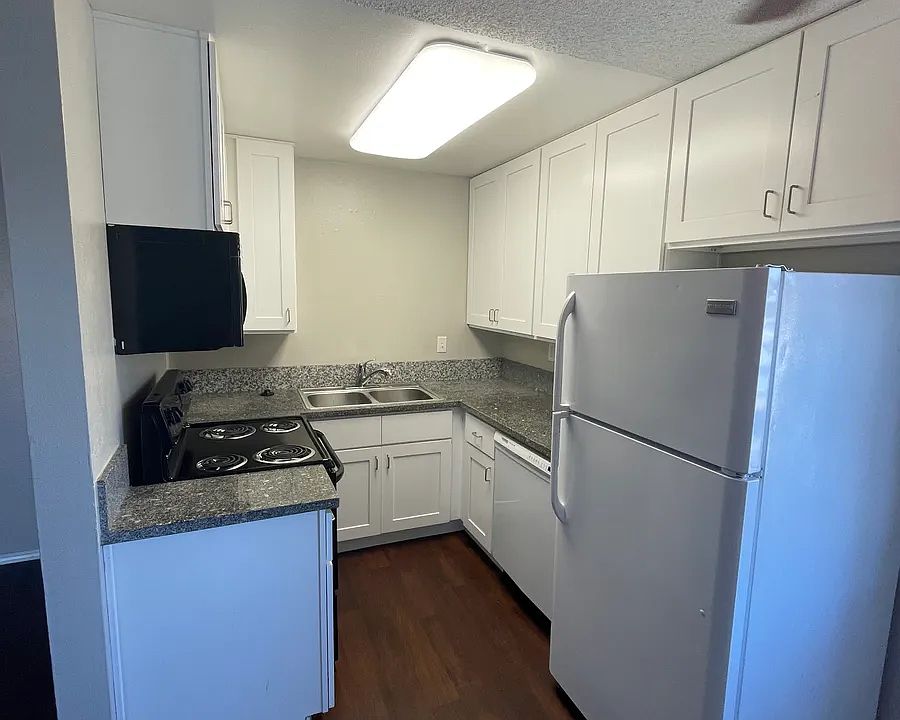 1st image of 527 28th St #16