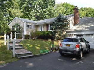 115 Rolling Hills Rd, Thornwood, NY 10594