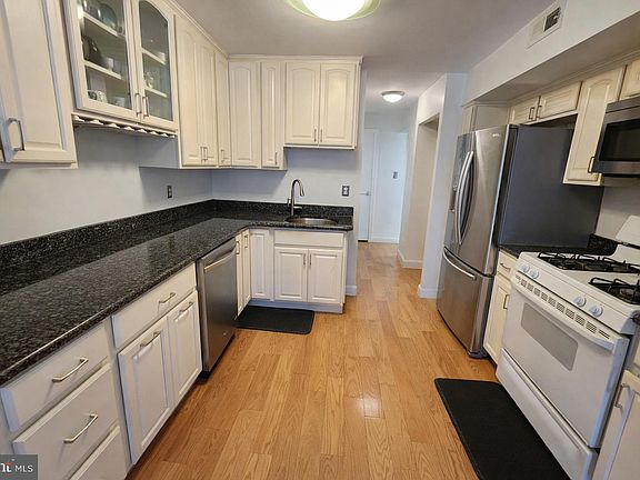 3rd image of 2010 Colts Neck Rd APT 2B