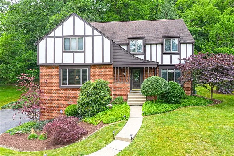 2484 Corteland Dr photo 1