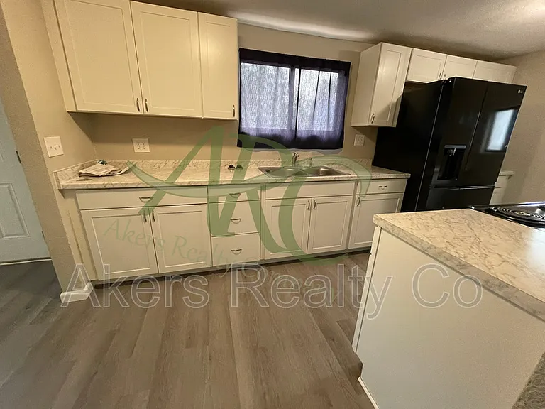 1640 E Orman Ave — Photo 4