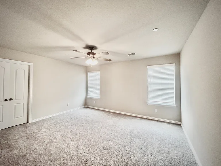 3717 Malibu Dr — Photo 9