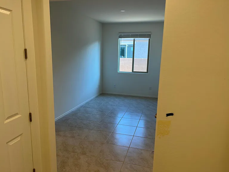 1941 N Hubbard Ln — Photo 8