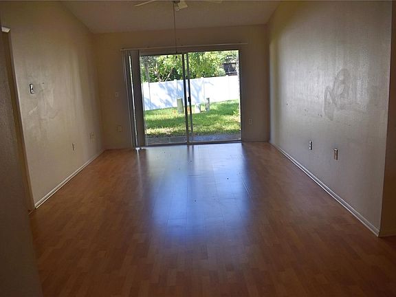 4th image of 3198 Cloverplace Dr