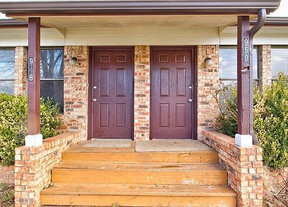 4th image of 950 Meadowlark Cir