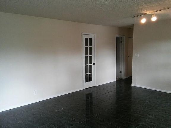 4th image of 3779 SW 17th St
