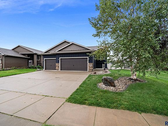 2nd image of 2909 S Keyrell Dr