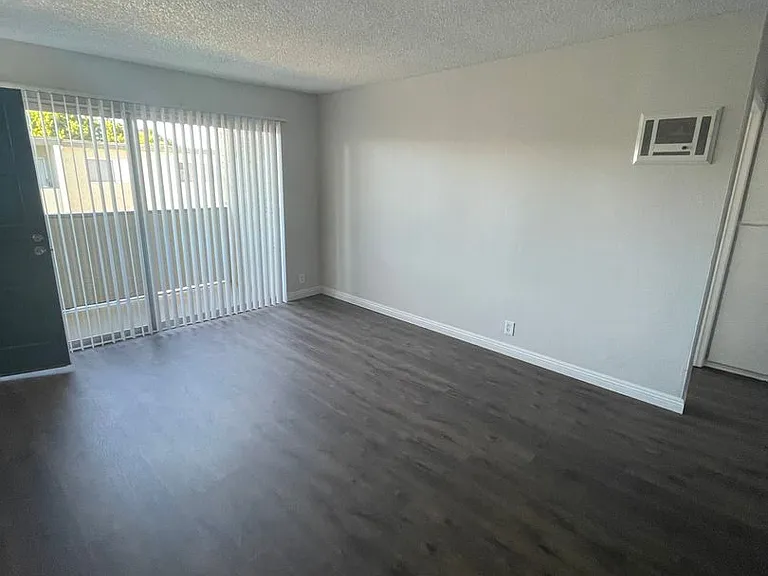 Cordova Apartments — Photo 17