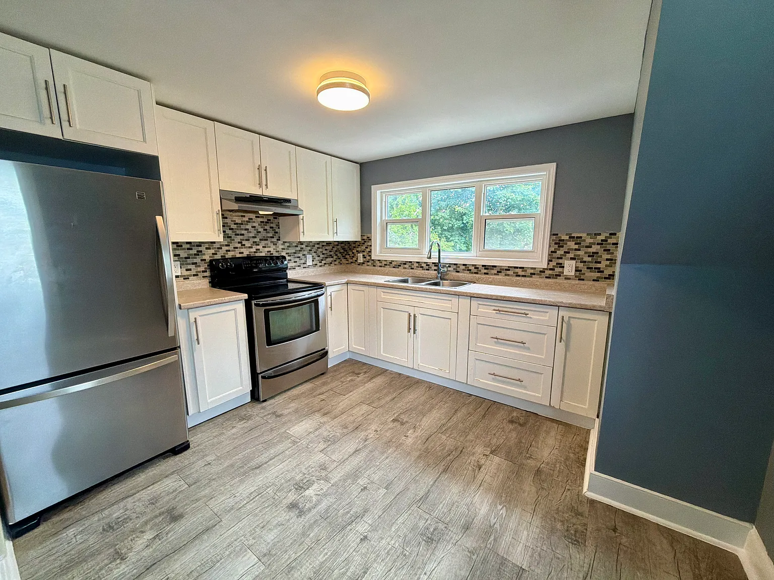 45 Campbell Ave — Photo 2