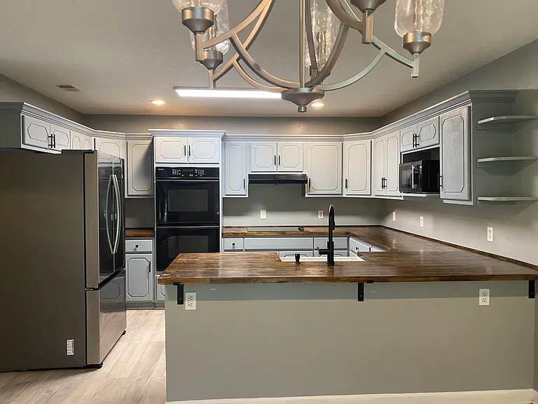 7008 State Highway 215 N — Photo 3