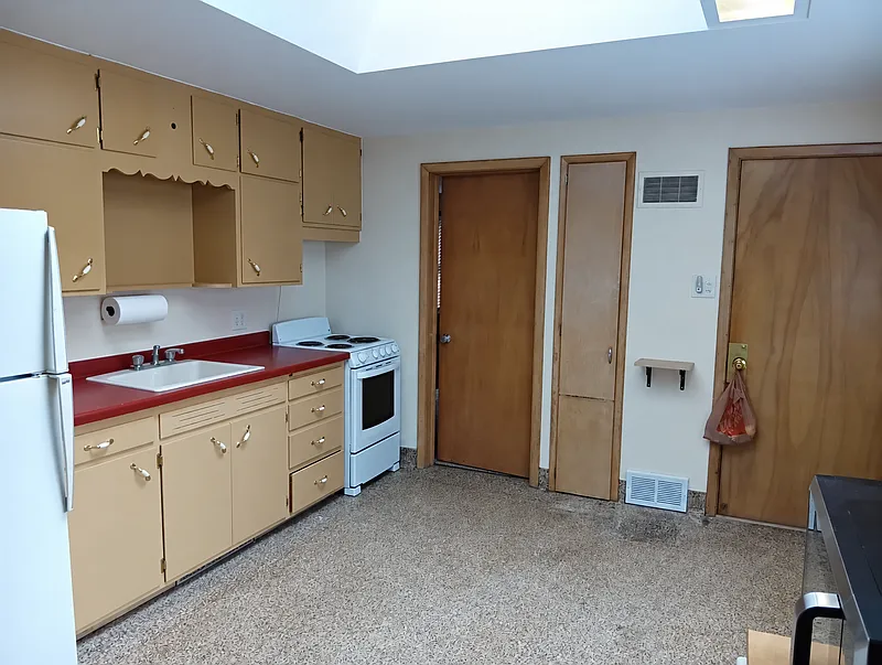 2 bed, 1.0 bath, 1110 sqft, $1,499 — Photo 2