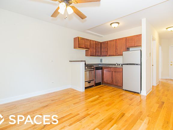 2nd image of 819 W Cornelia Ave APT 210