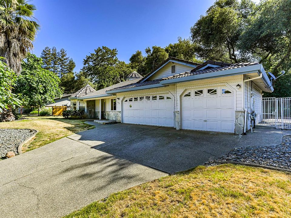 1st image of 1623 Lakehills Dr