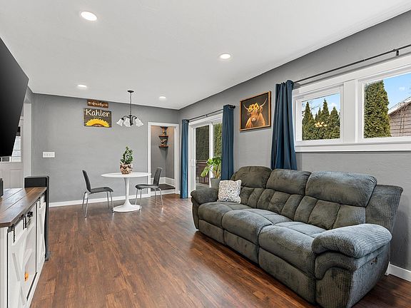 3rd image of 120 S Telulah Ave