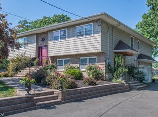 22 Philip Dr, Fairfield, NJ 07004