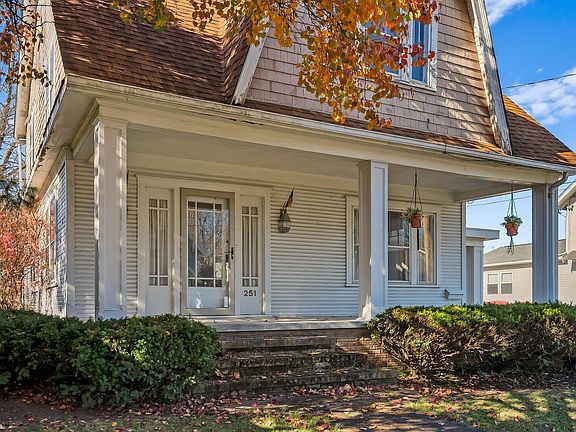 3rd image of 251 Cummins Ave