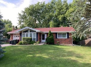 2318 E Beck Rd, Lindenhurst, IL 60046