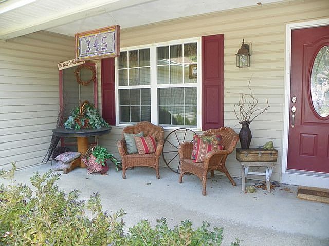 2nd image of 345 W Woodland Rdg