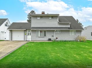 24 Cloister Lane, Hicksville, NY