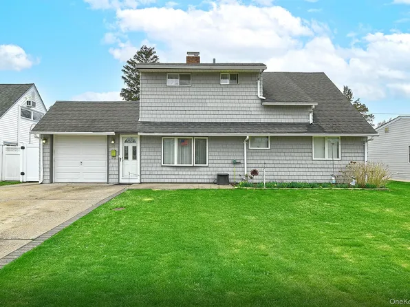 24 Cloister Lane, Hicksville, NY 11801