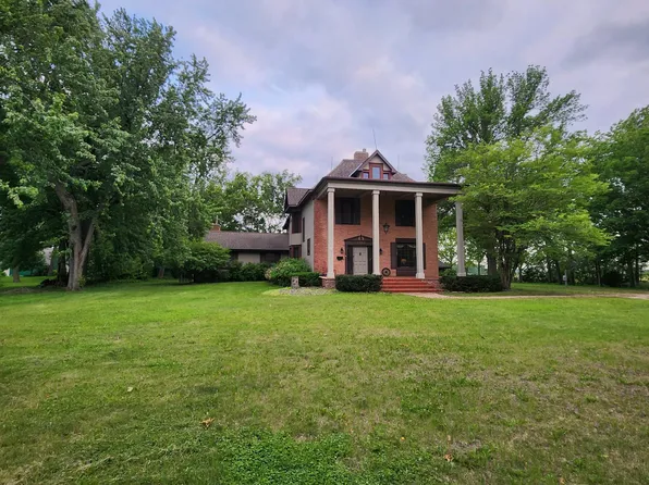 1315 W Fairview Ave, Olivia, MN 56277
