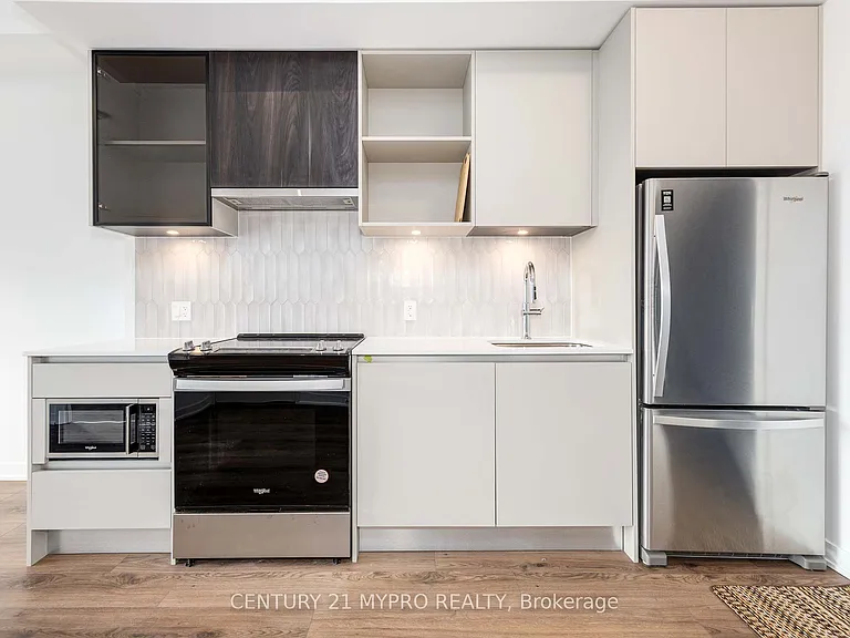 395 Dundas St W #Penthouse 02 — Photo 11
