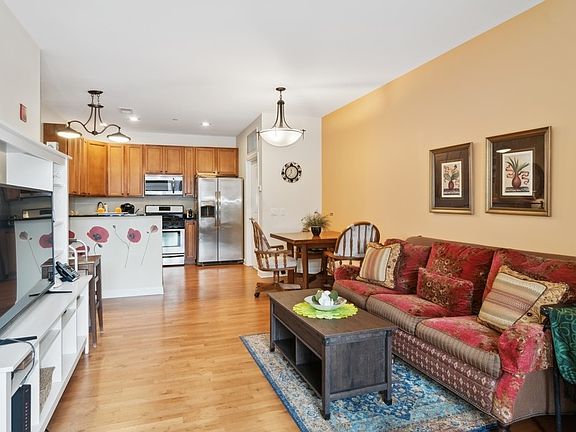 5th image of 1124 Lake St Unit 403