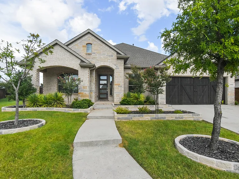 16696 Trumpet Vine Rd — Photo 1