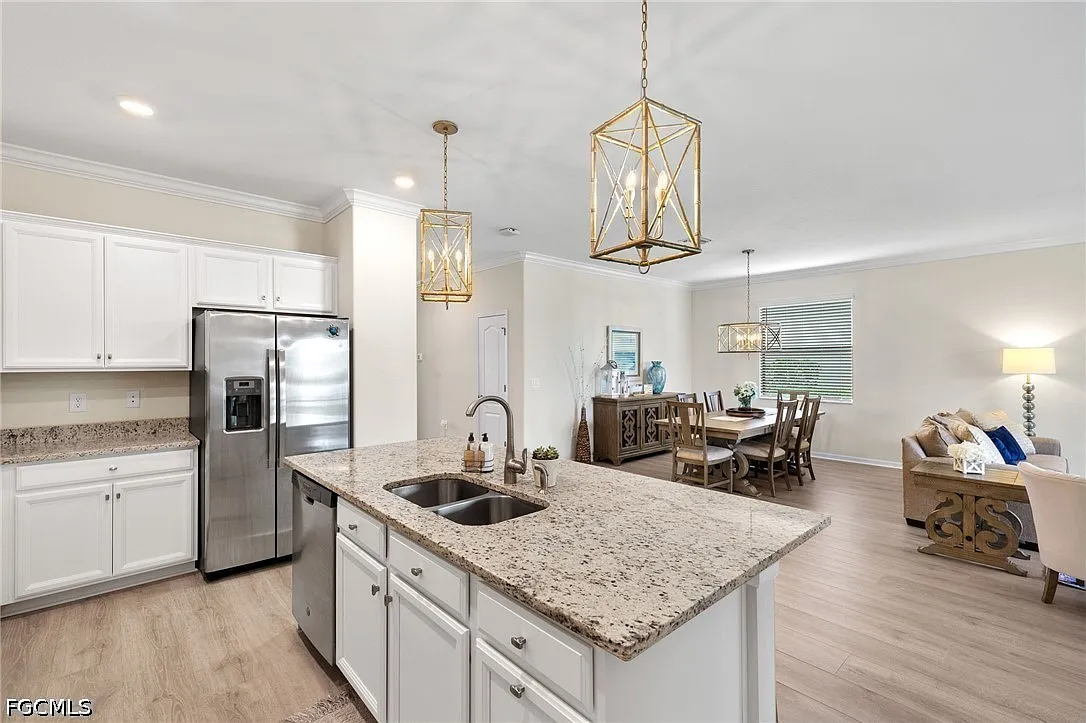 4 bed, 3.0 bath, 2032 sqft, $5,000 — Photo 2