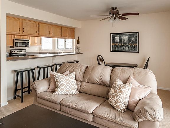 4th image of 130 N Shore Dr APT 9