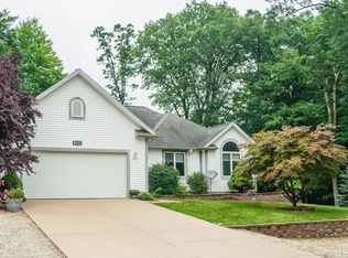 6822 Wildwood Ct, Fruitport, MI 49415