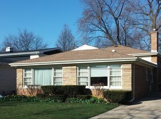 7112 N East Prairie Rd, Lincolnwood, IL 60712