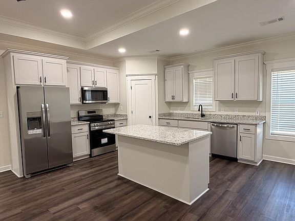 5th image of 103 Pine Point Cir