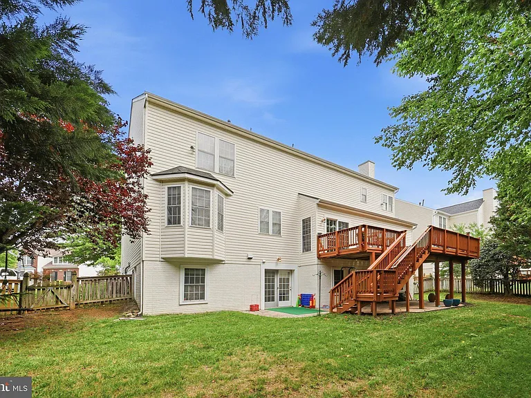 3852 Glasgow Way — Photo 39