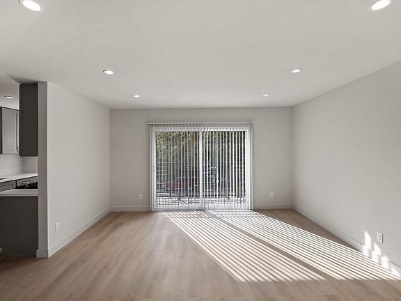 3rd image of 3652 Clarington Ave APT 3