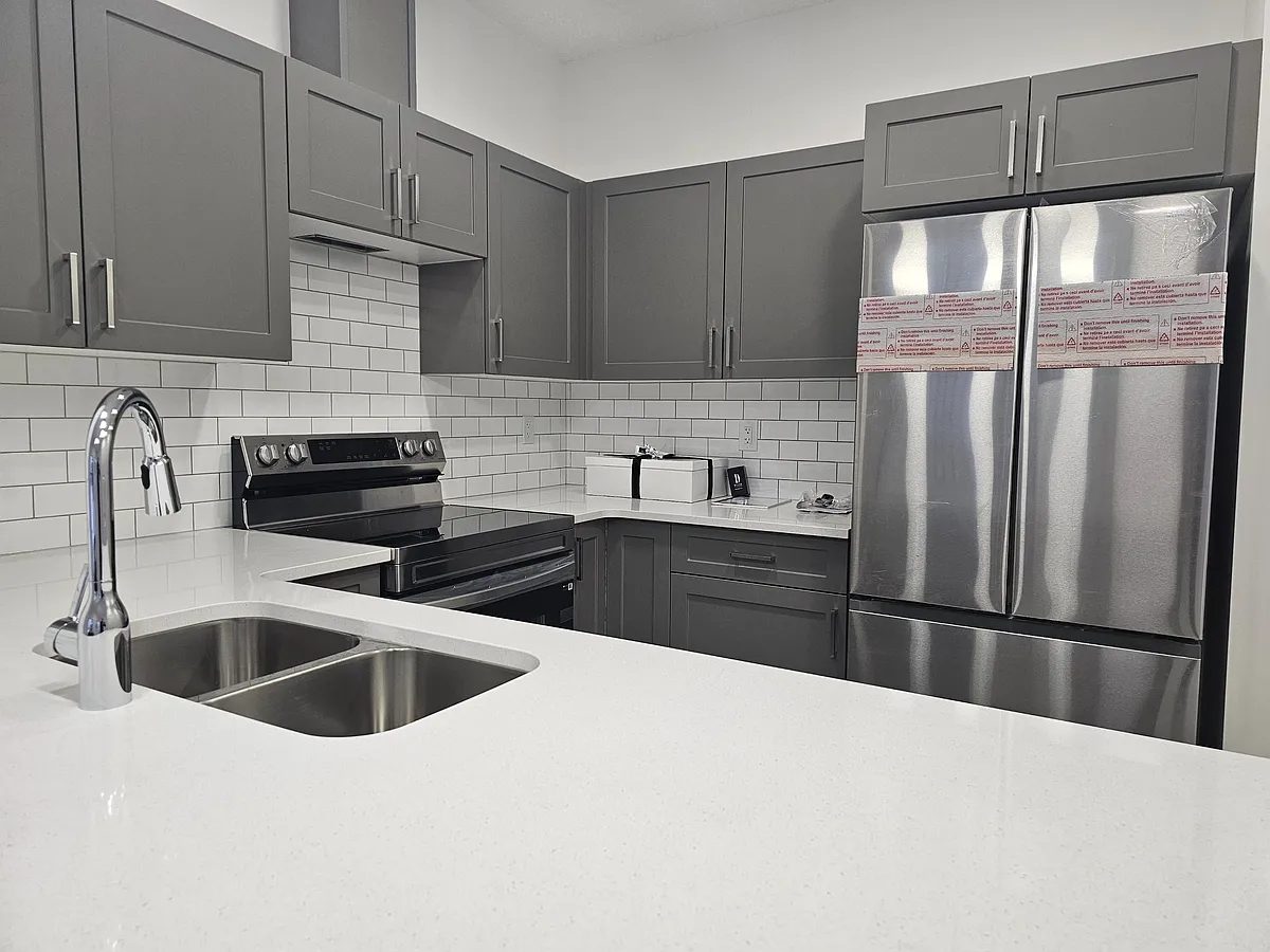 Building Photo - 740 Daniels Way SW #8