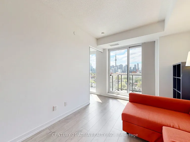 297 College St #910 — Photo 12
