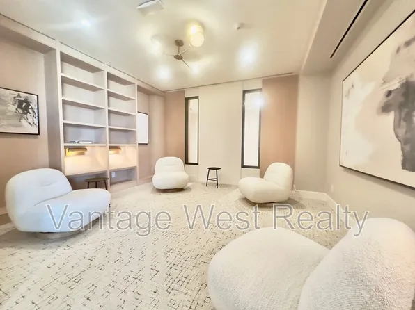 3300 Lakeshore Rd, Kelowna, BC