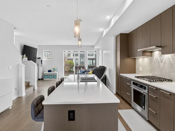 4662 Hemlock Way #105, Tsawwassen, BC V4M 0E3