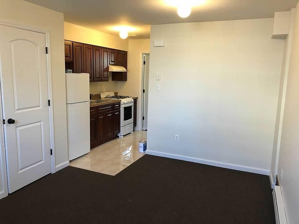 1st image of 84 Crabtree Ave #2