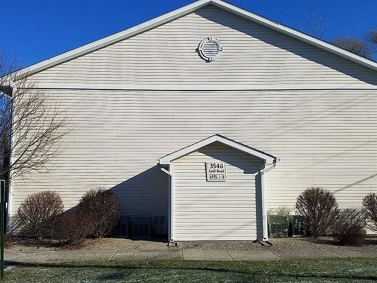 Hickory Manor — Photo 3