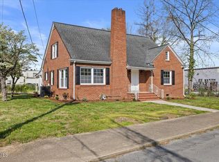 223 N Riverside Dr, Elizabethton, TN 37643