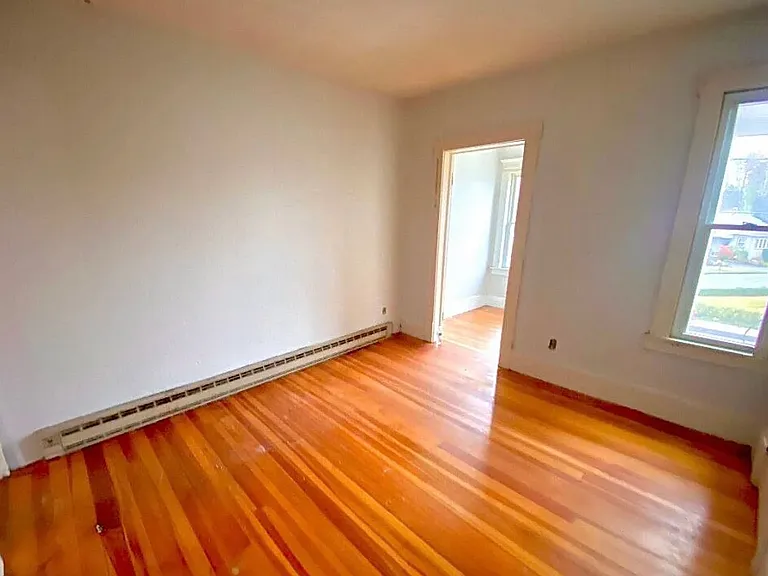 460 Grattan St #2L — Photo 4