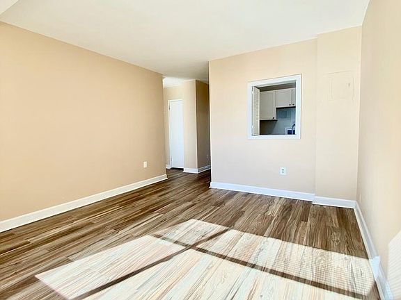 2nd image of 1021 Arlington Blvd APT 640