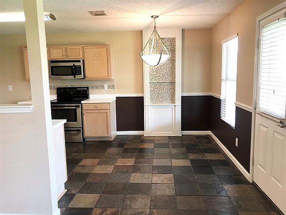 5th image of 619 Claiborn Ln