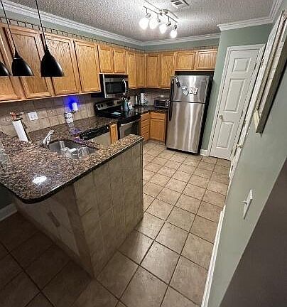 5th image of 111 Breezewood Dr APT C