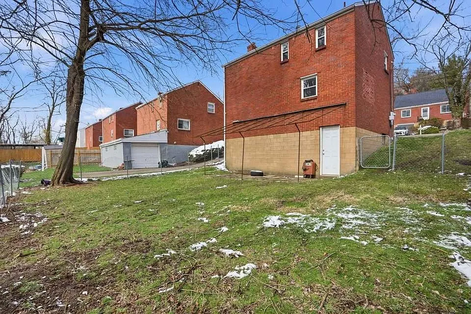 3 bed, 1100 sqft, $1,650 — Photo 3